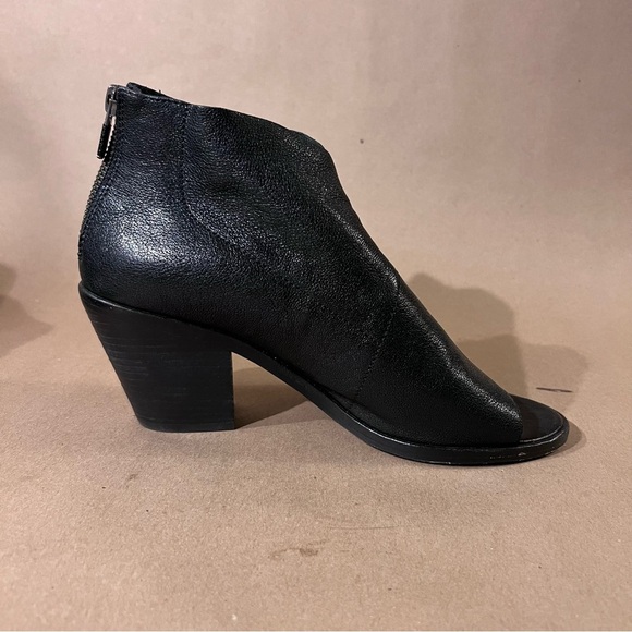 $247 Eileen Fisher Ankle Boots Black Pebbled Leather Peep Toe Women’s US 8.5 - Picture 1 of 11